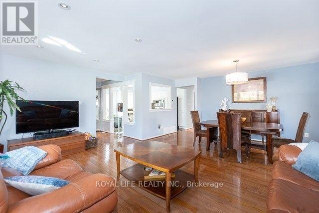 Photo 6 of 2947 Saint Malo Circle, Mississauga ON