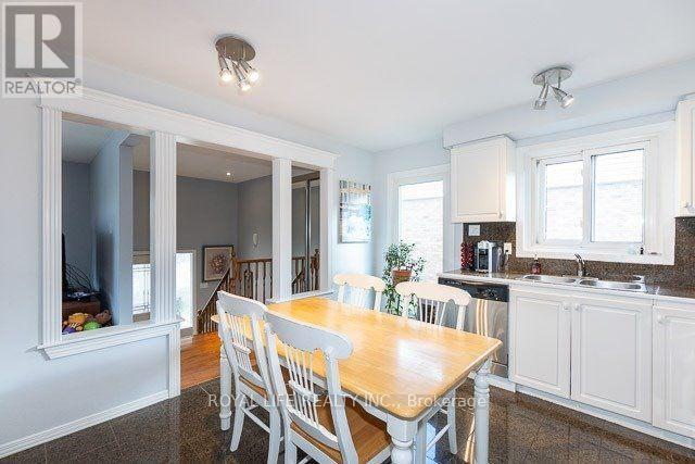 Photo 7 of 2947 Saint Malo Circle, Mississauga ON