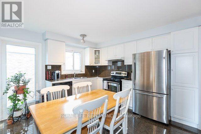 Photo 8 of 2947 Saint Malo Circle, Mississauga ON