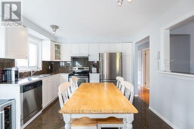 Photo 9 of 2947 Saint Malo Circle, Mississauga ON