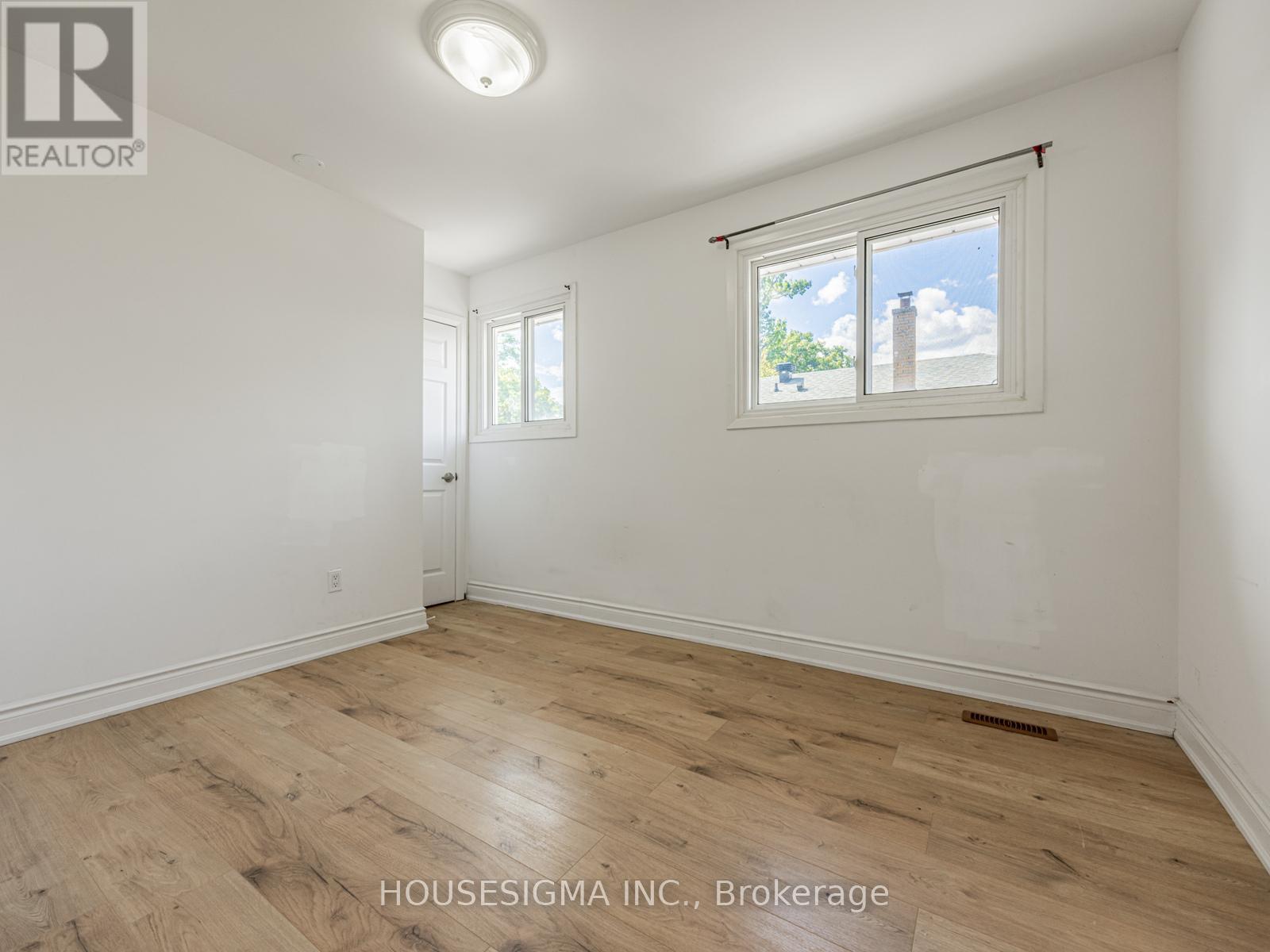 Photo 13 of Unit 2 16 Muskoka Avenue, Toronto ON