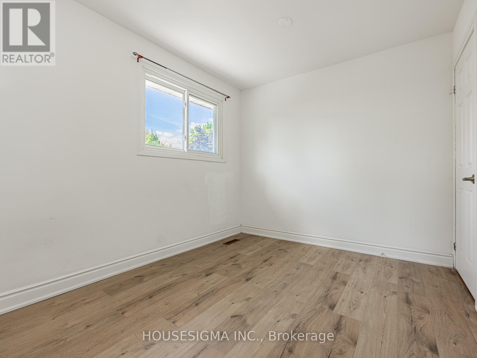 Photo 14 of Unit 2 16 Muskoka Avenue, Toronto ON