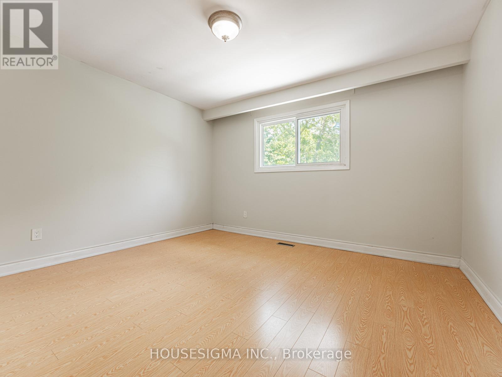 Photo 17 of Unit 2 16 Muskoka Avenue, Toronto ON