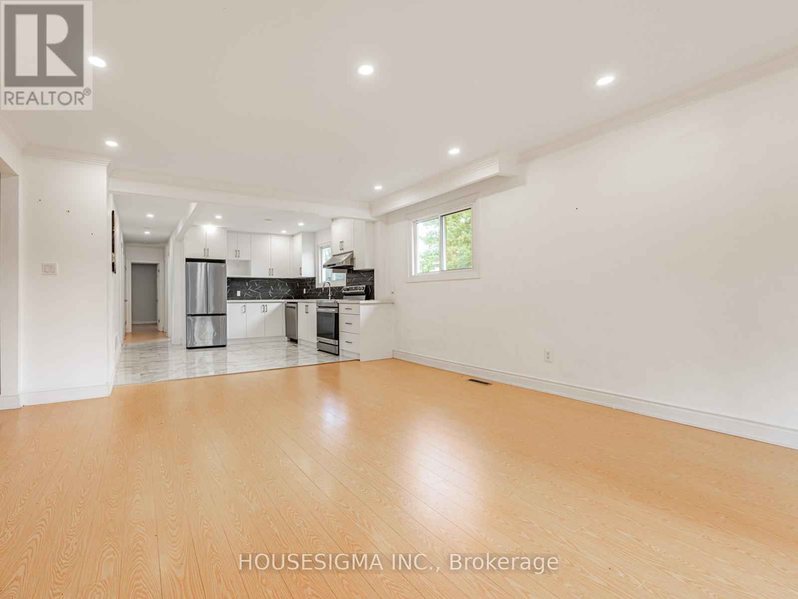 Photo 2 of Unit 2 16 Muskoka Avenue, Toronto ON