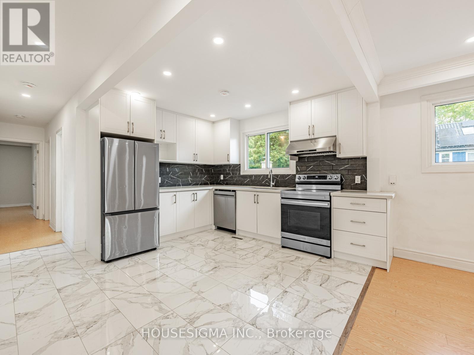 Photo 4 of Unit 2 16 Muskoka Avenue, Toronto ON