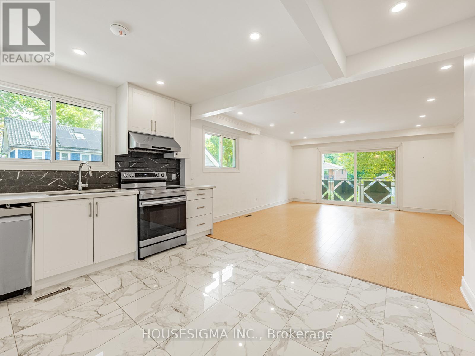 Photo 5 of Unit 2 16 Muskoka Avenue, Toronto ON