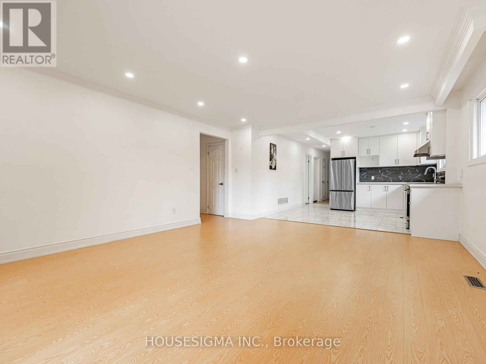Photo 7 of Unit 2 16 Muskoka Avenue, Toronto ON