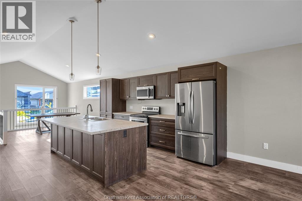 Photo 13 of 106 Ironwood Trail, Chatham ON
