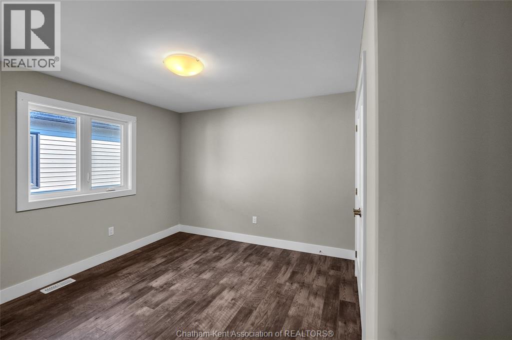 Photo 16 of 106 Ironwood Trail, Chatham ON