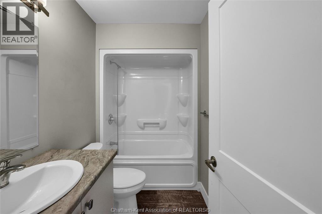 Photo 19 of 106 Ironwood Trail, Chatham ON