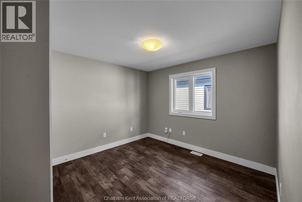 Photo 21 of 106 Ironwood Trail, Chatham ON