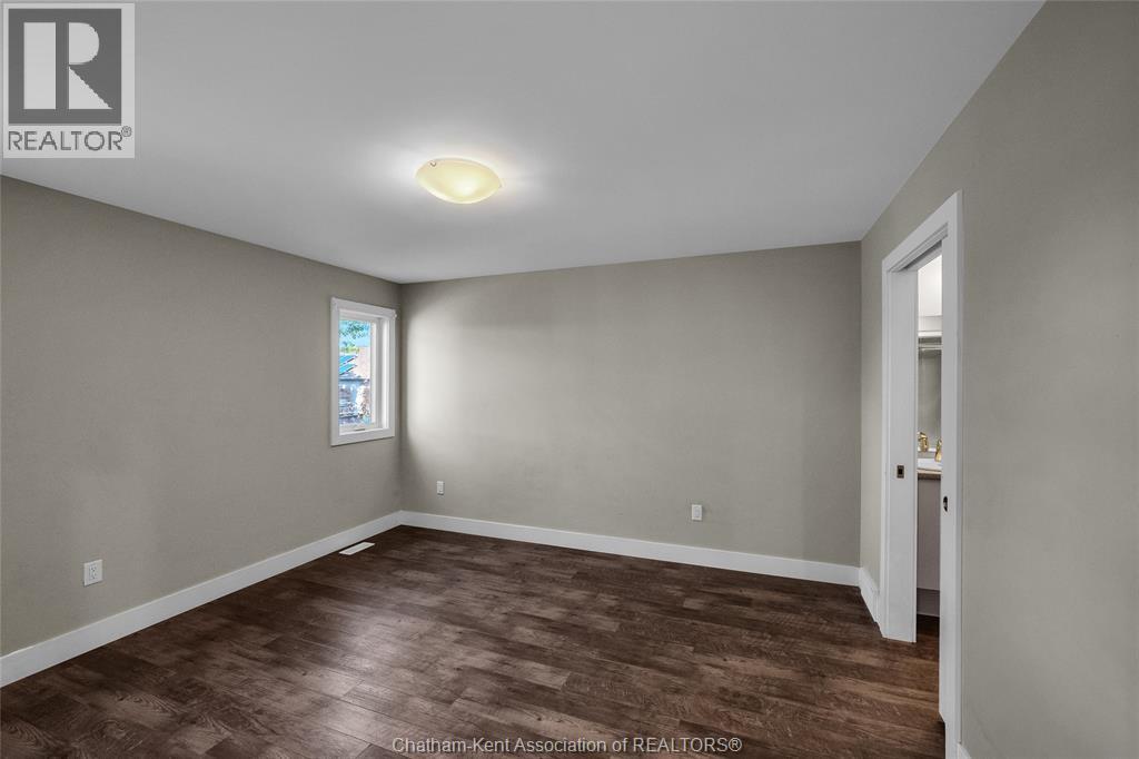 Photo 24 of 106 Ironwood Trail, Chatham ON