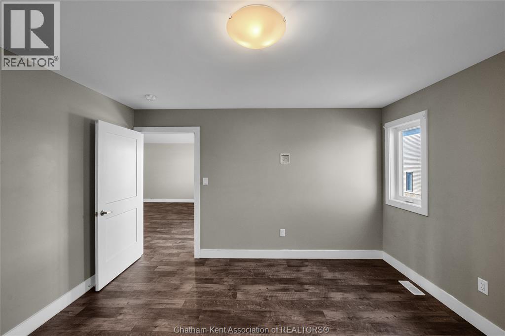 Photo 26 of 106 Ironwood Trail, Chatham ON