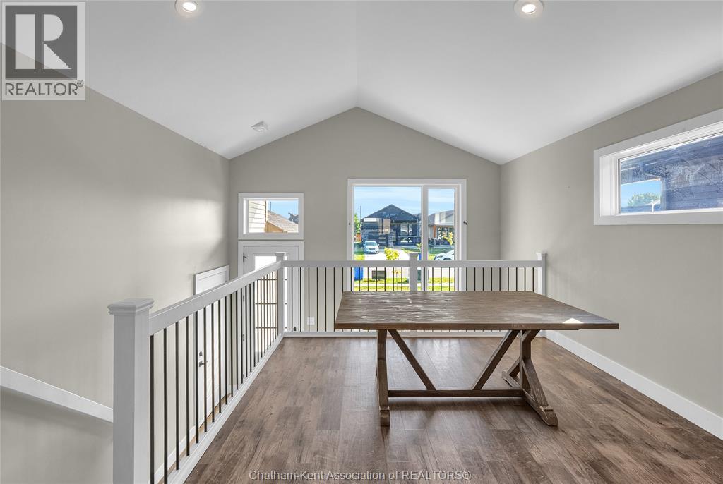 Photo 3 of 106 Ironwood Trail, Chatham ON