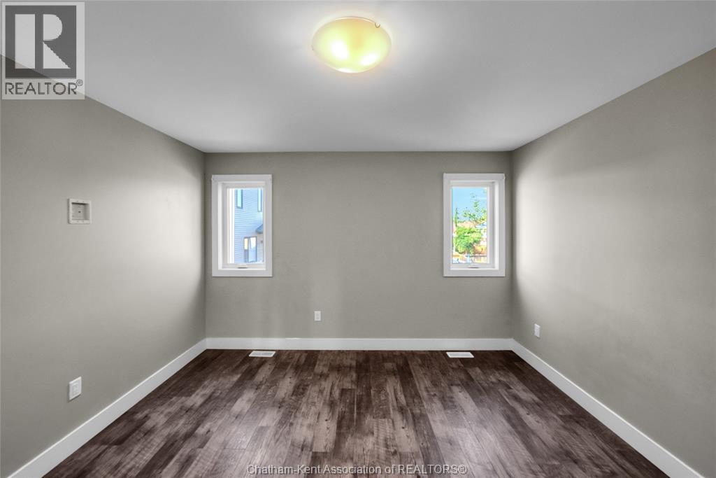 Photo 31 of 106 Ironwood Trail, Chatham ON