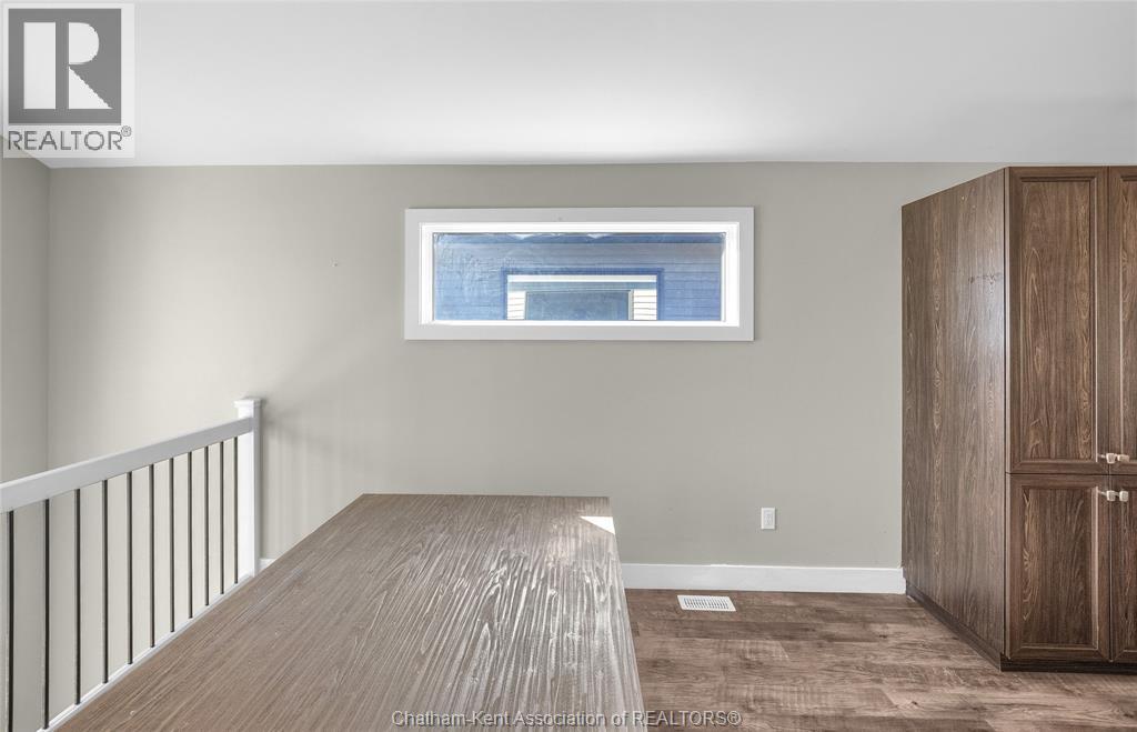 Photo 6 of 106 Ironwood Trail, Chatham ON