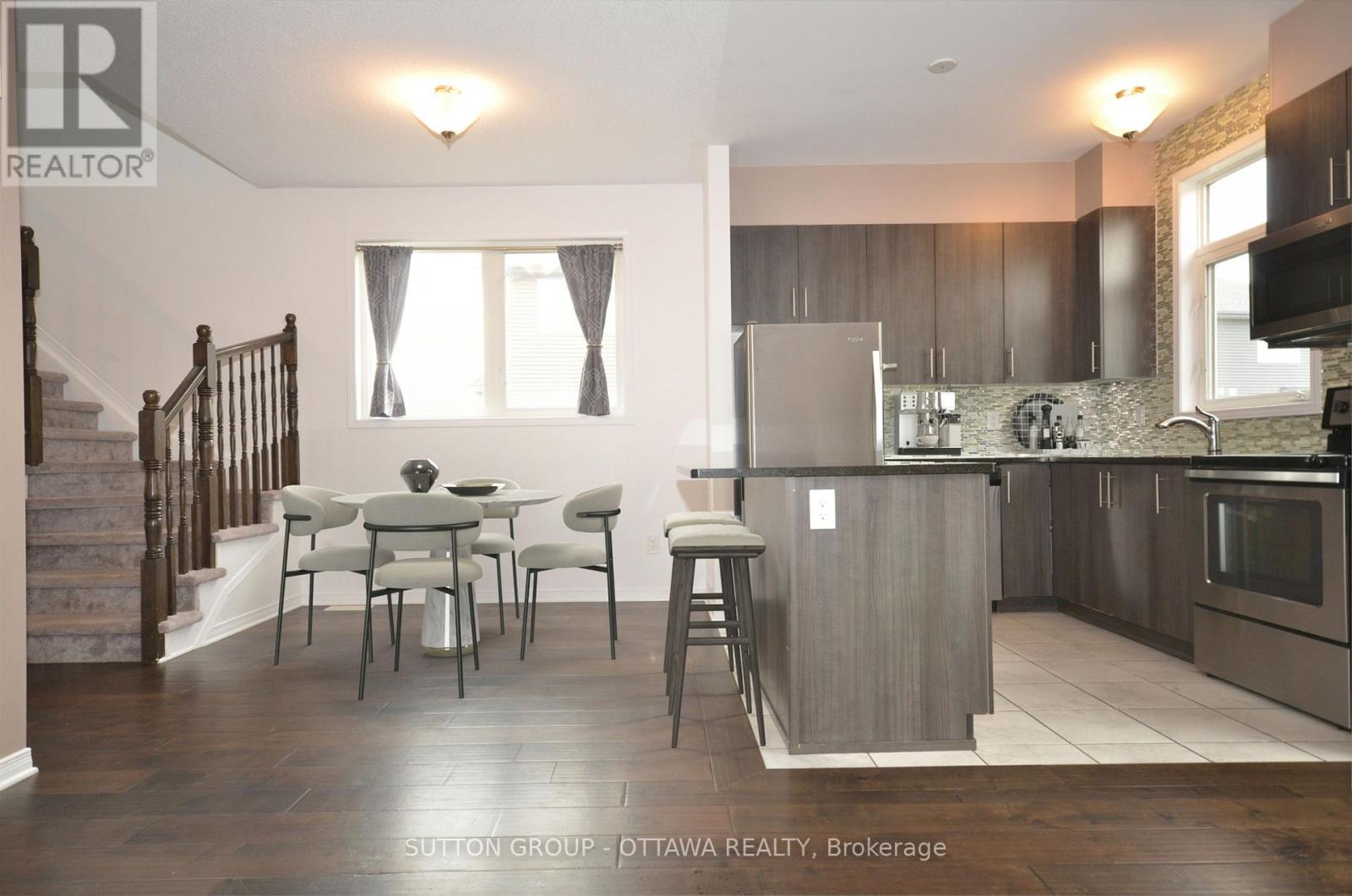 Photo 4 of 100 Camden Private, Ottawa ON