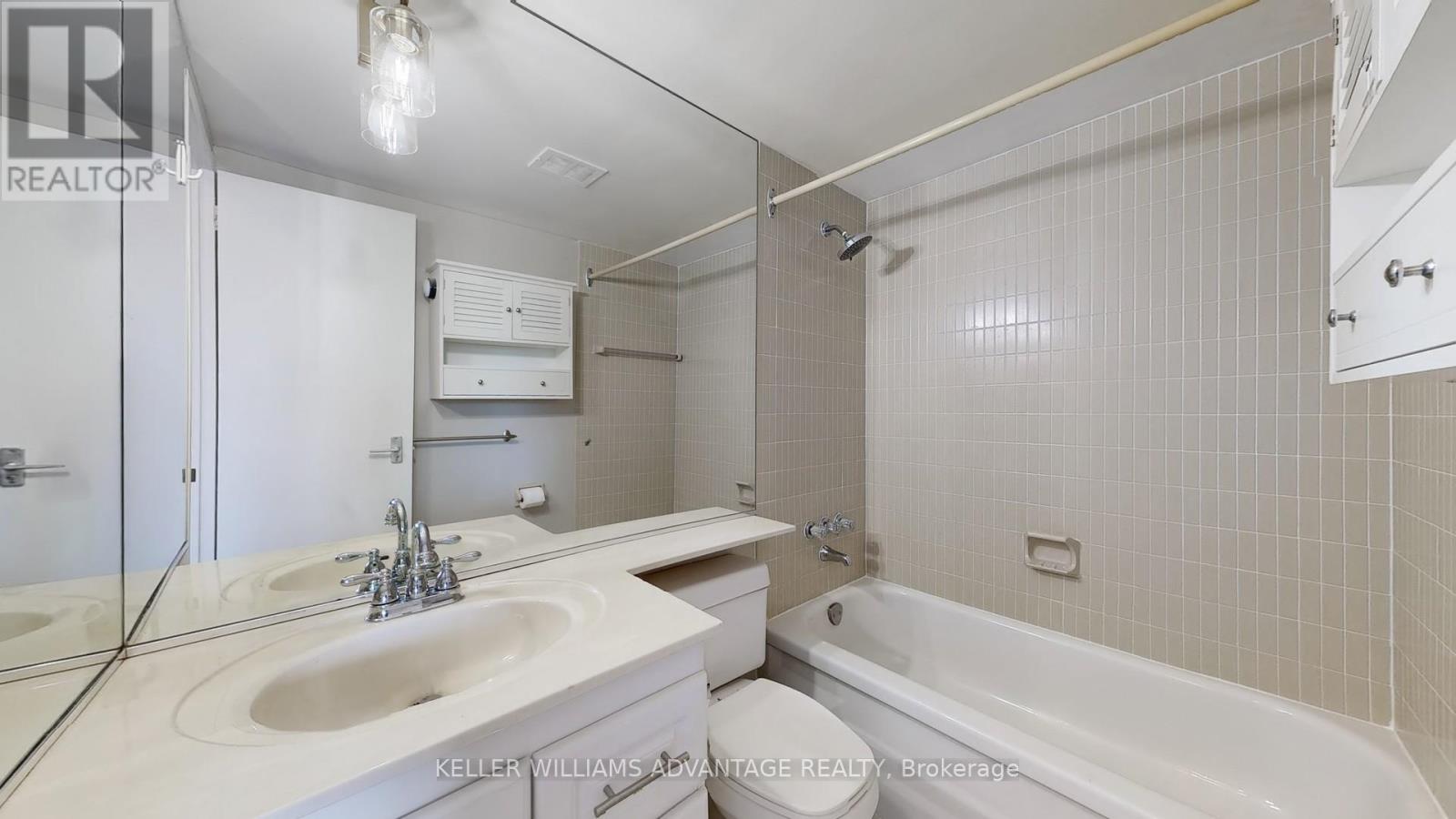 Photo 13 of 810 40 Homewood Avenue, Toronto ON