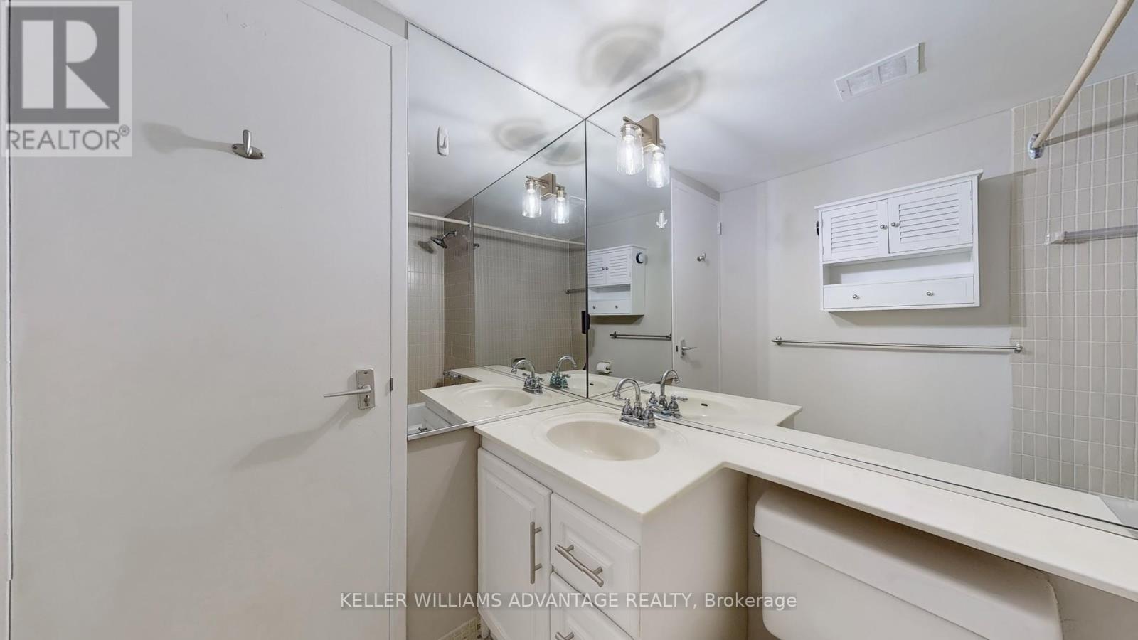 Photo 14 of 810 40 Homewood Avenue, Toronto ON