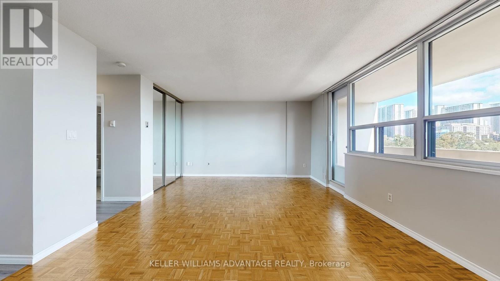 Photo 6 of 810 40 Homewood Avenue, Toronto ON