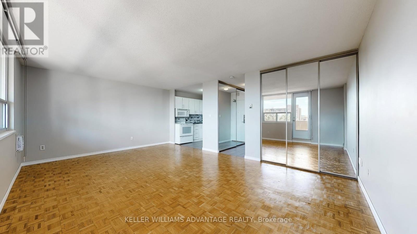 Photo 8 of 810 40 Homewood Avenue, Toronto ON
