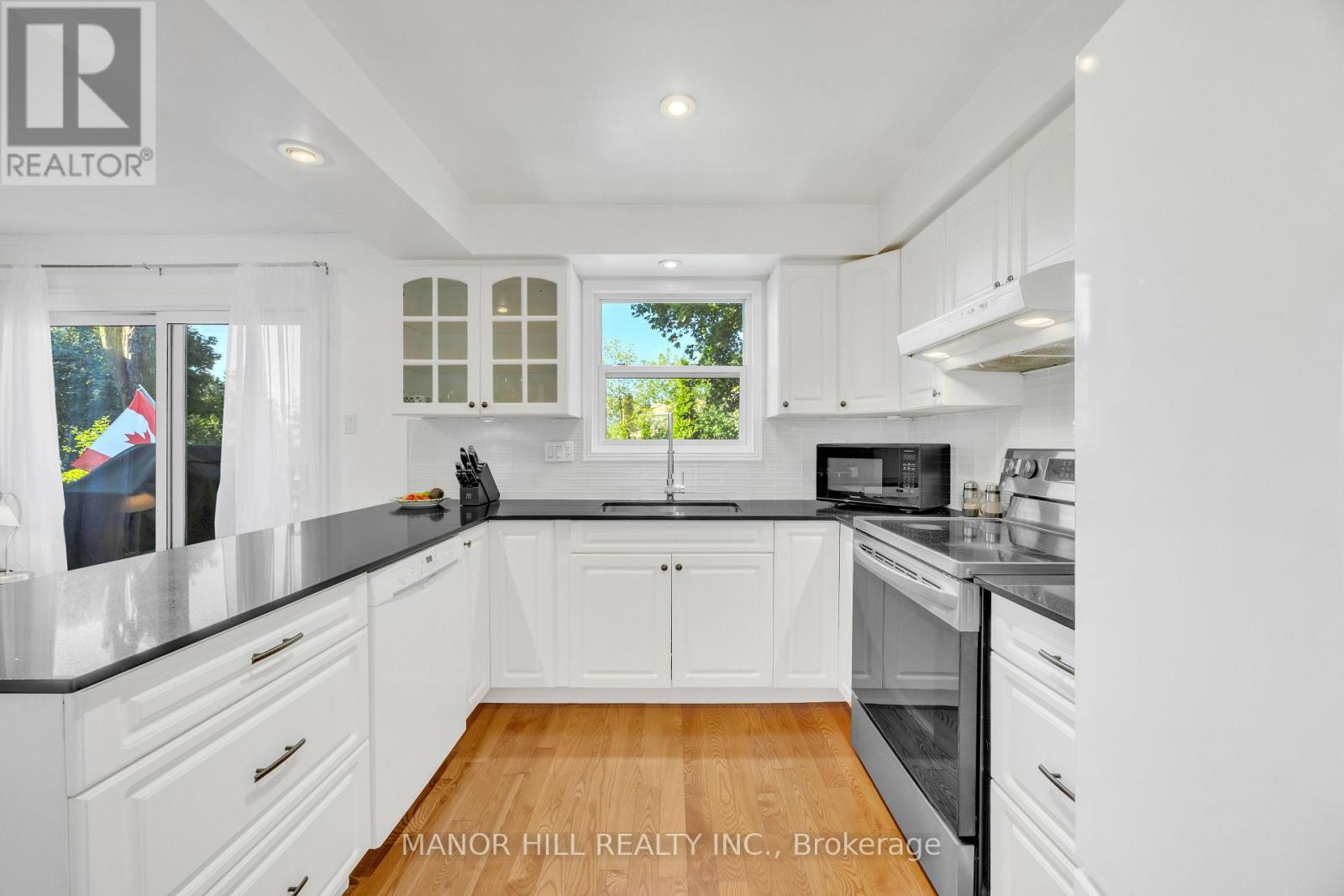 Photo 10 of 72 Lacewood Crescent, Brampton ON