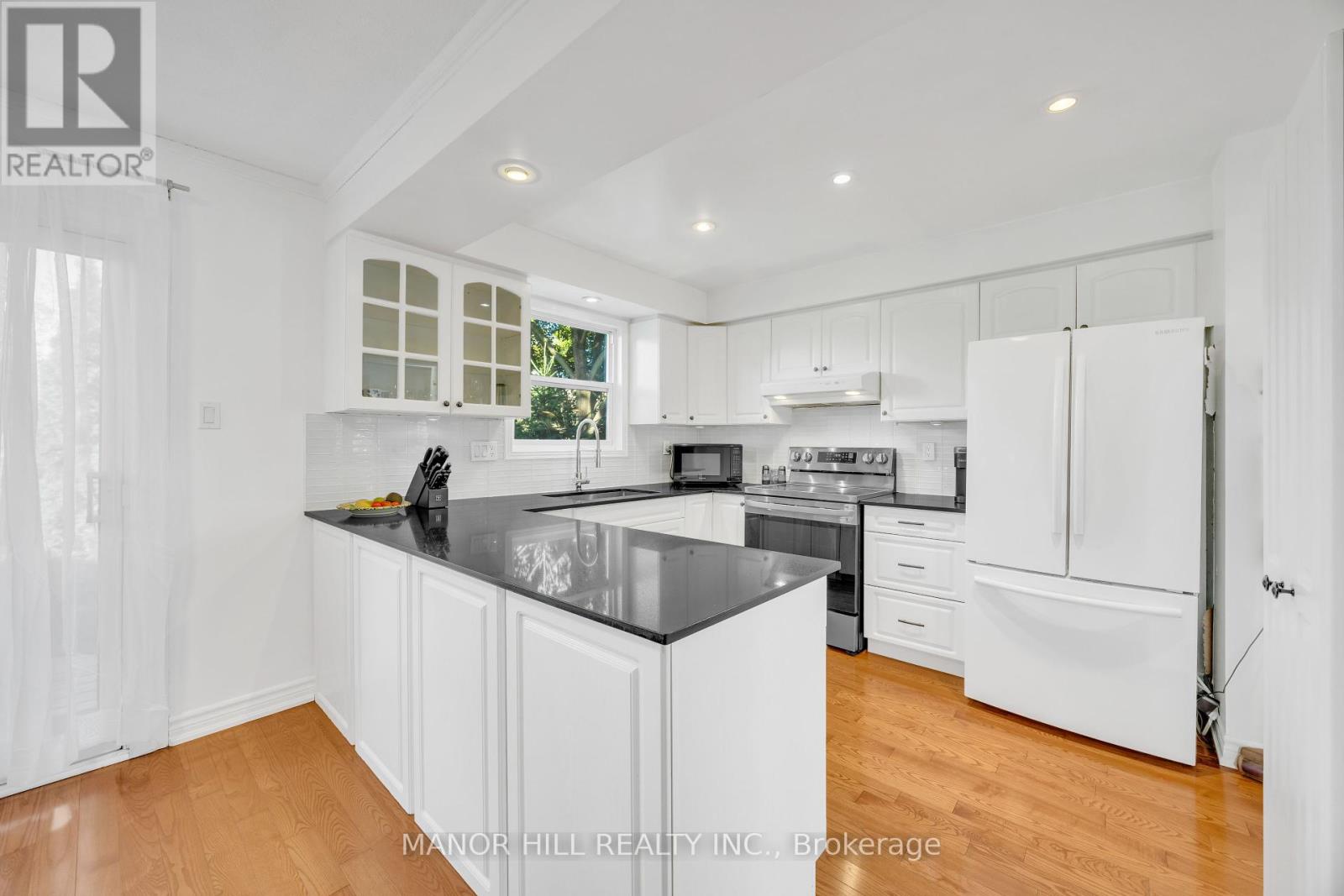 Photo 11 of 72 Lacewood Crescent, Brampton ON