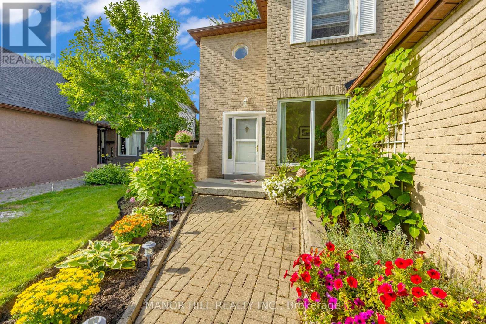 Photo 2 of 72 Lacewood Crescent, Brampton ON