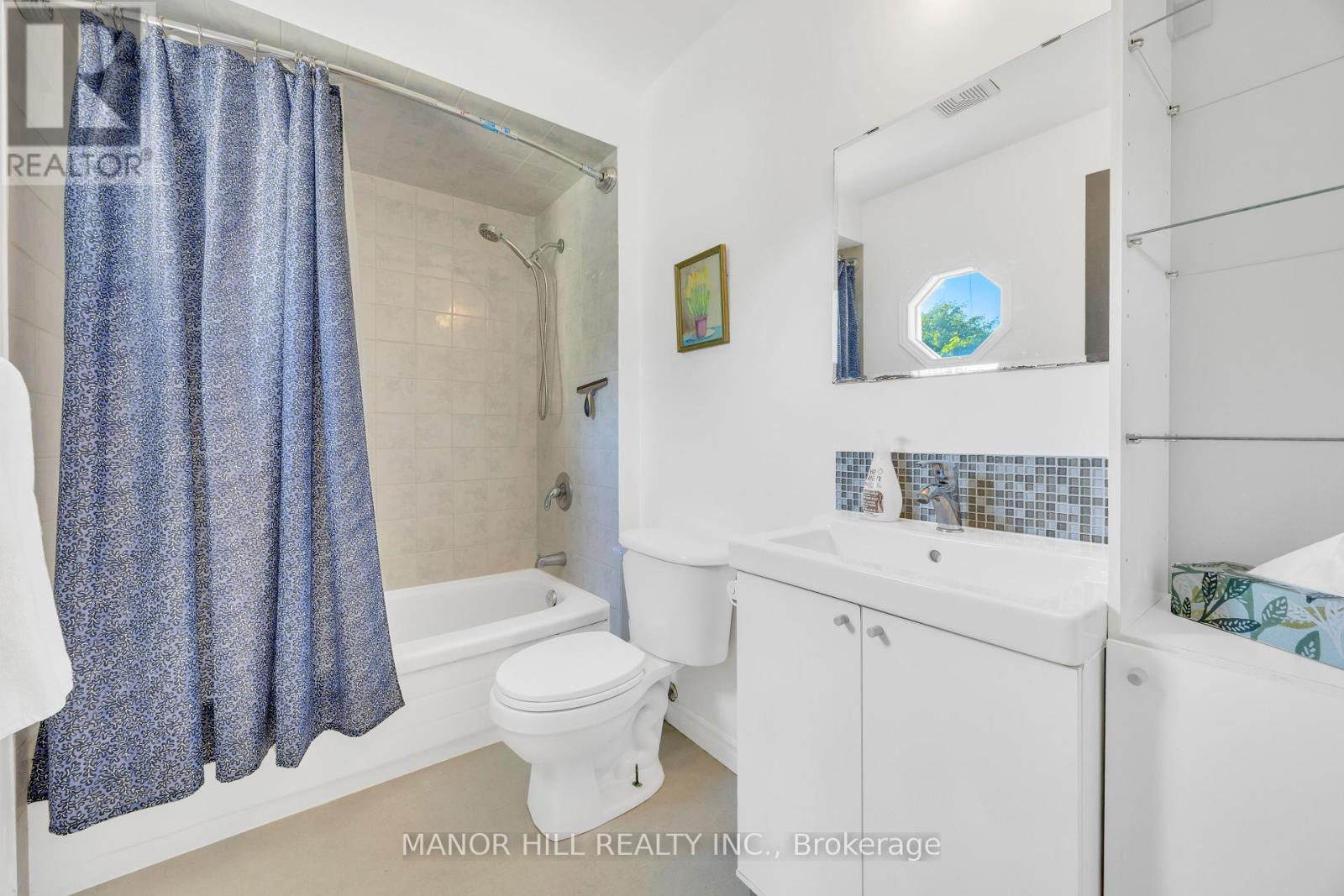Photo 23 of 72 Lacewood Crescent, Brampton ON