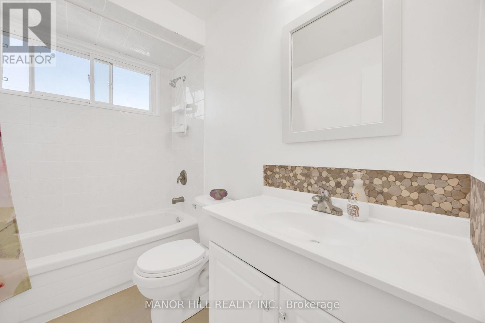 Photo 24 of 72 Lacewood Crescent, Brampton ON