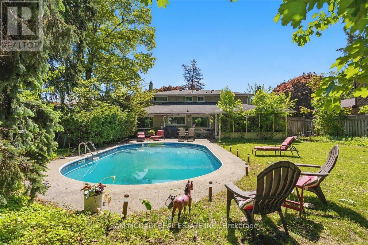 Photo 11 of 1571 Yew Street, Mississauga ON