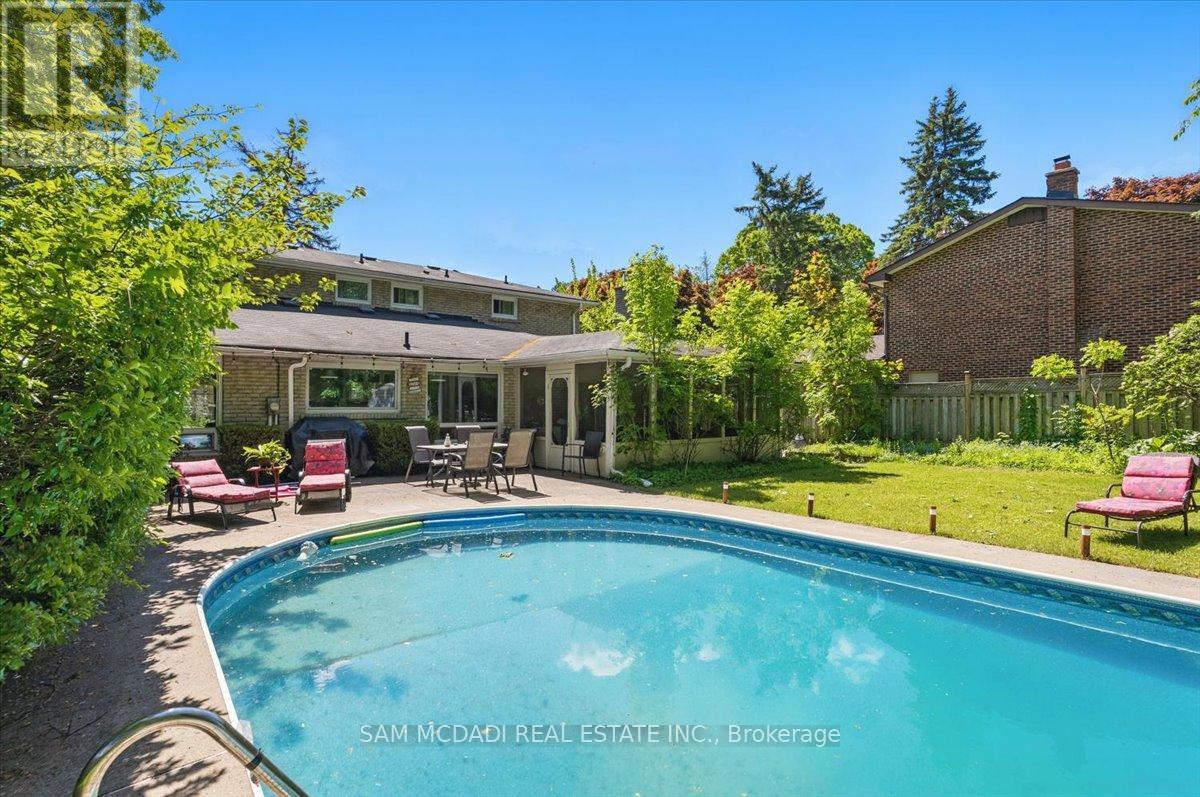 Photo 12 of 1571 Yew Street, Mississauga ON