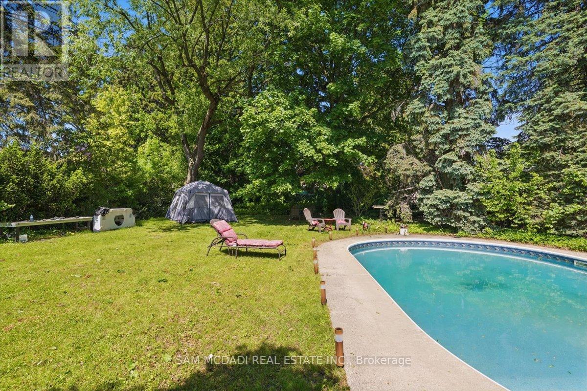 Photo 16 of 1571 Yew Street, Mississauga ON