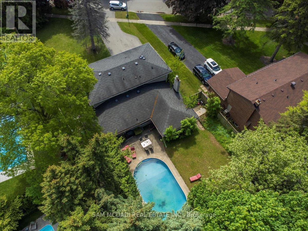 Photo 26 of 1571 Yew Street, Mississauga ON