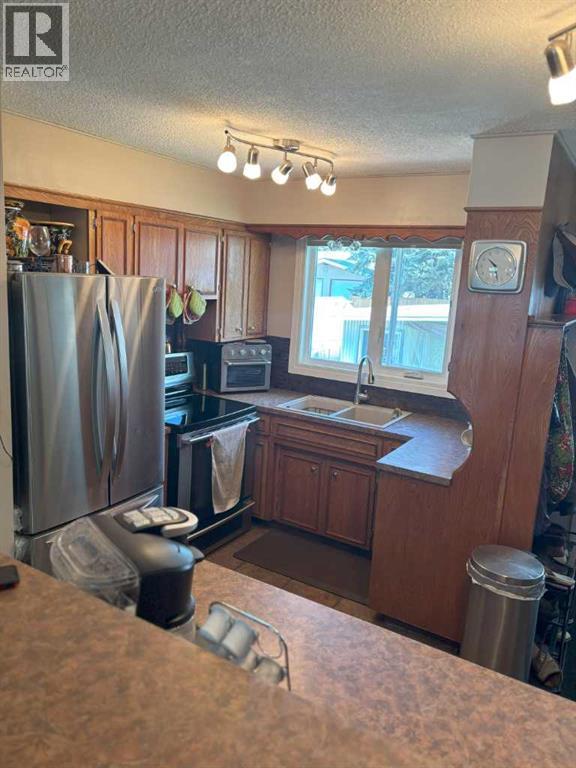 Photo 8 of 4924 40 Avenue Nw, Calgary AB