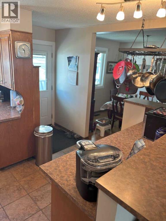 Photo 10 of 4924 40 Avenue Nw, Calgary AB