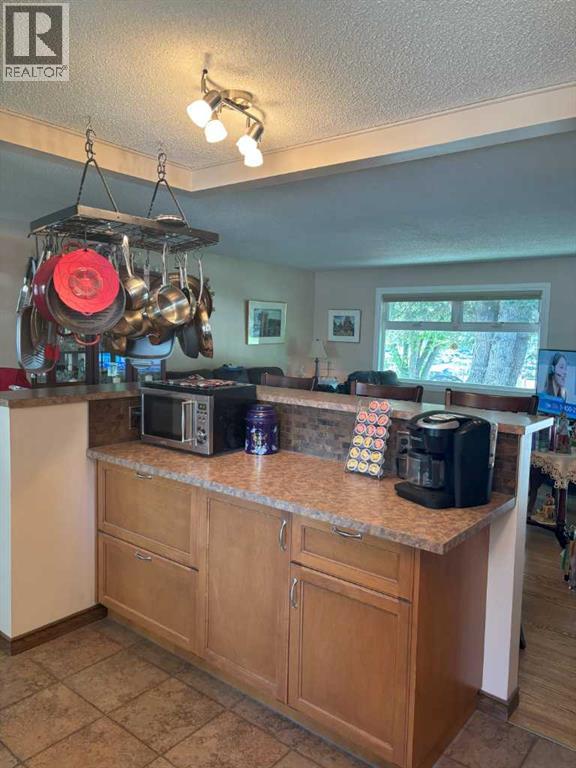 Photo 9 of 4924 40 Avenue Nw, Calgary AB