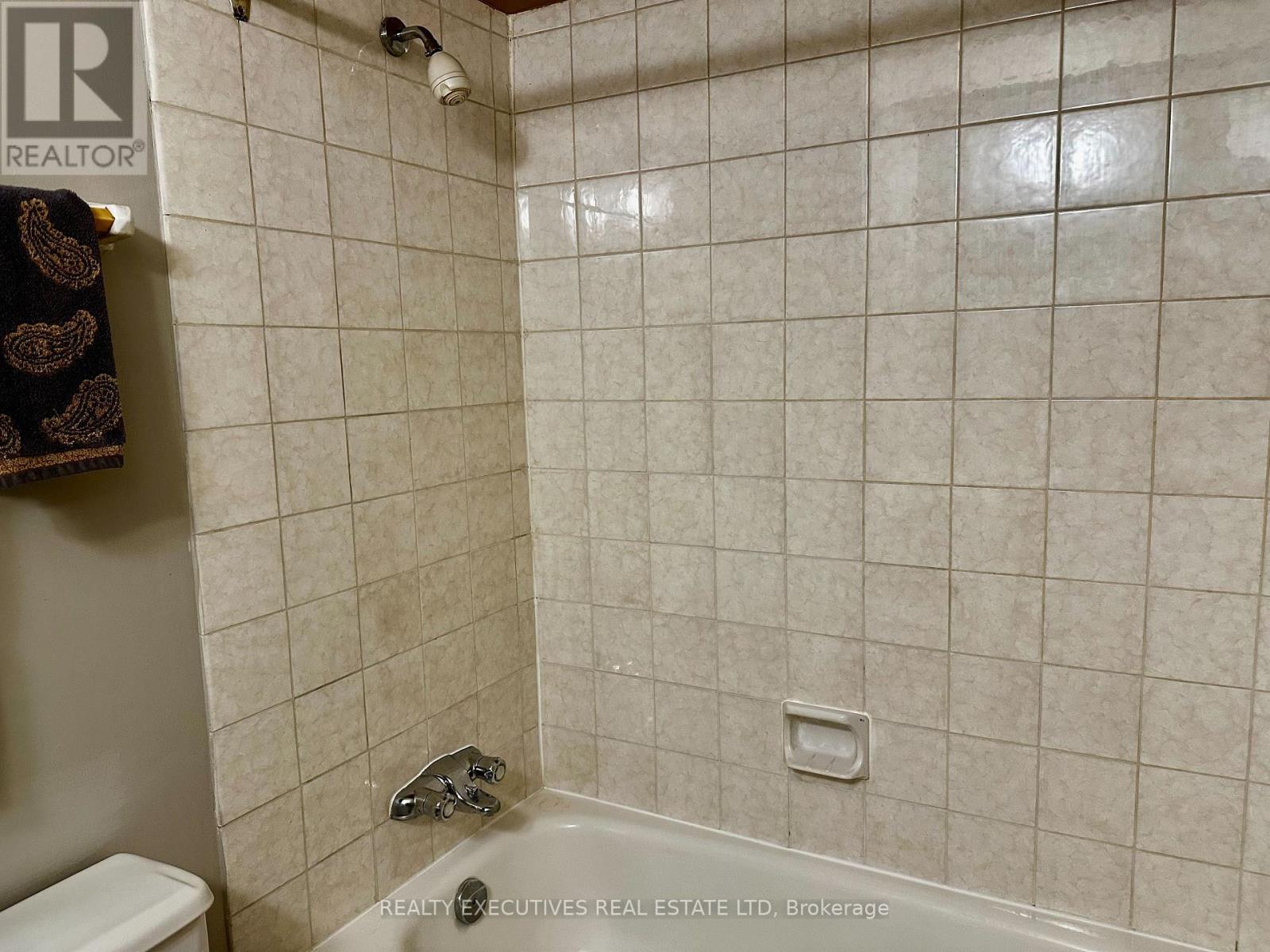 Photo 13 of 408 214 Viewmount Drive, Ottawa ON