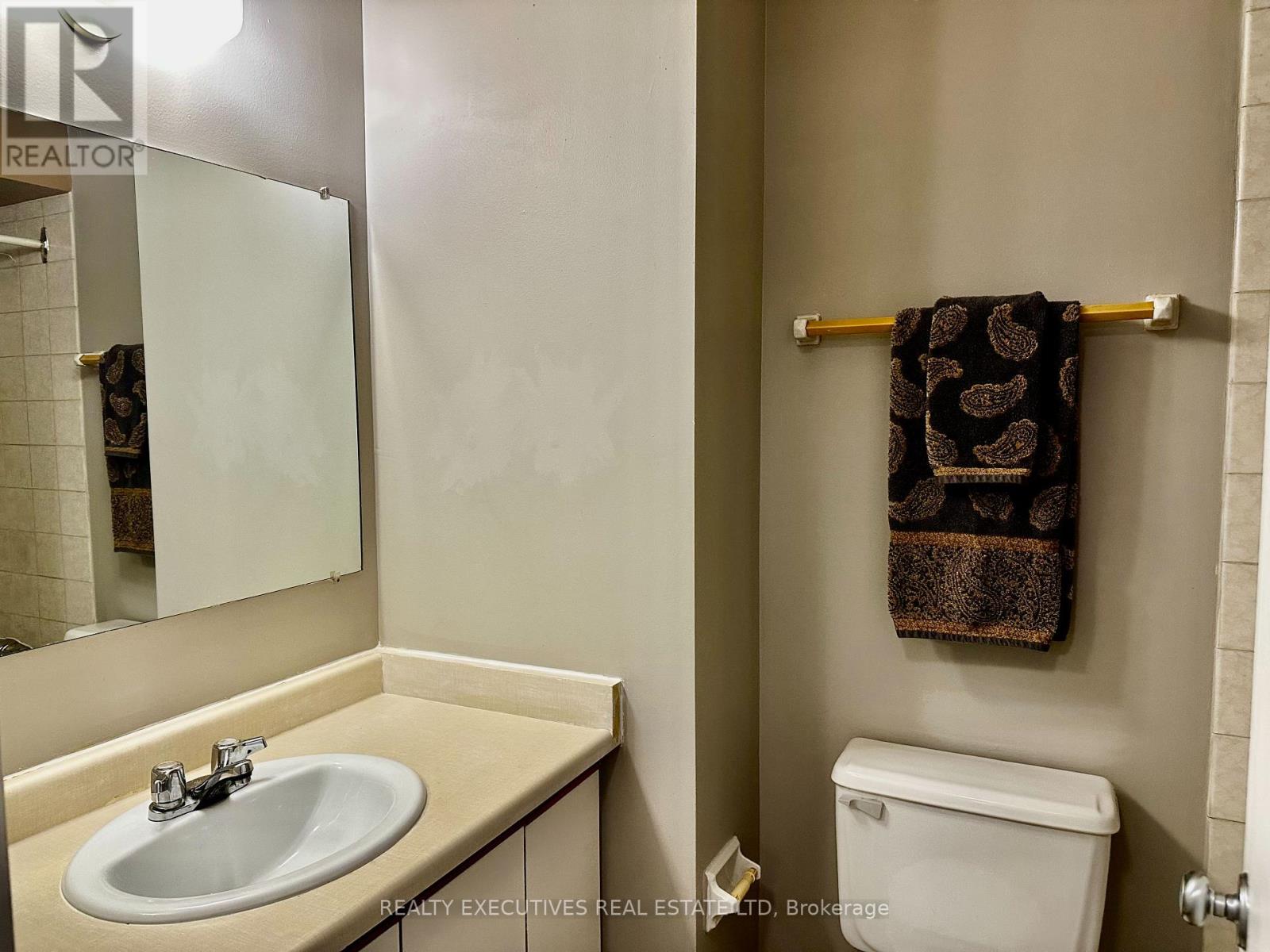 Photo 14 of 408 214 Viewmount Drive, Ottawa ON