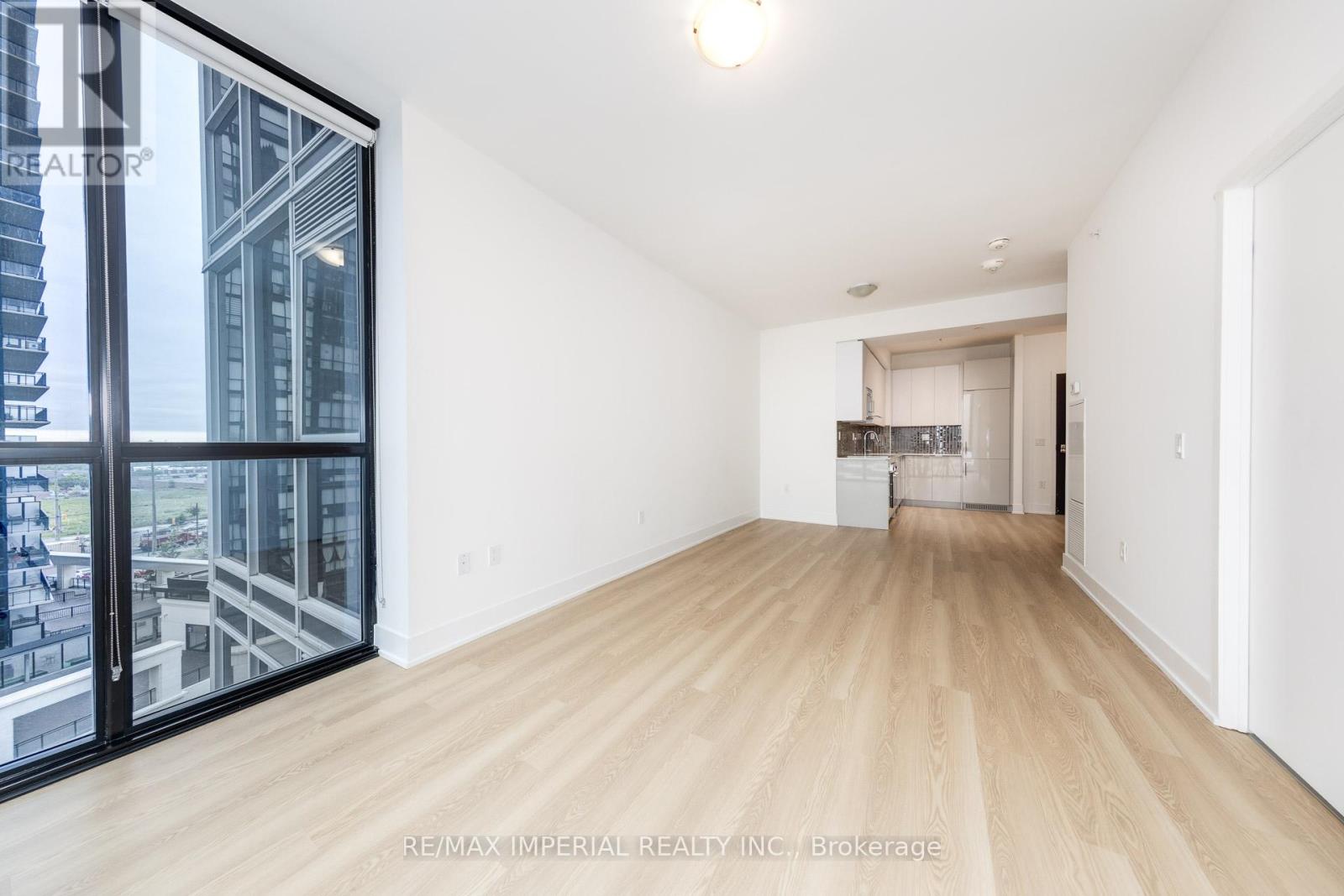 Photo 11 of 701 2916 Highway 7, Vaughan ON
