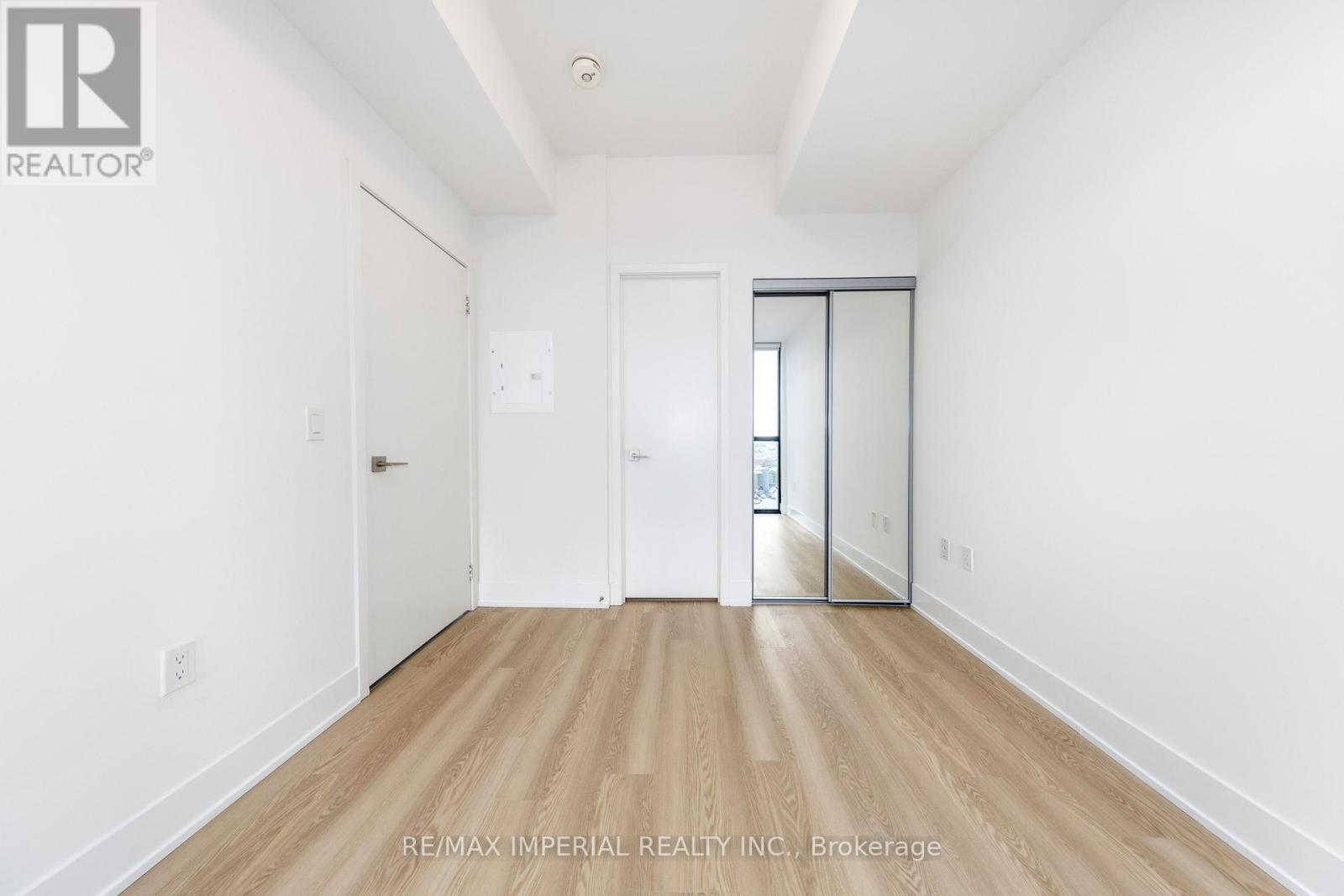 Photo 15 of 701 2916 Highway 7, Vaughan ON