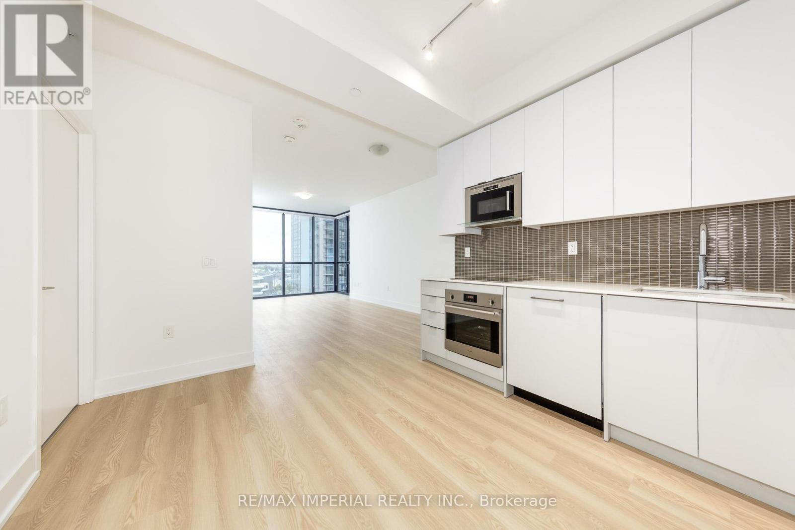 Photo 7 of 701 2916 Highway 7, Vaughan ON
