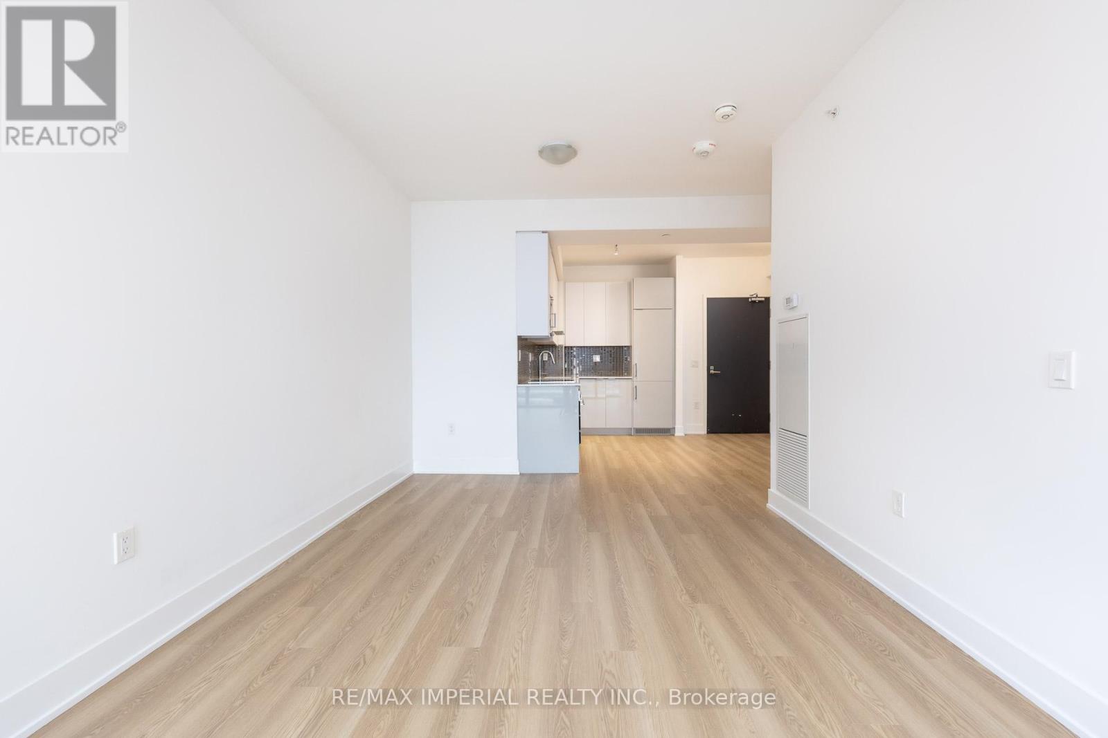Photo 8 of 701 2916 Highway 7, Vaughan ON
