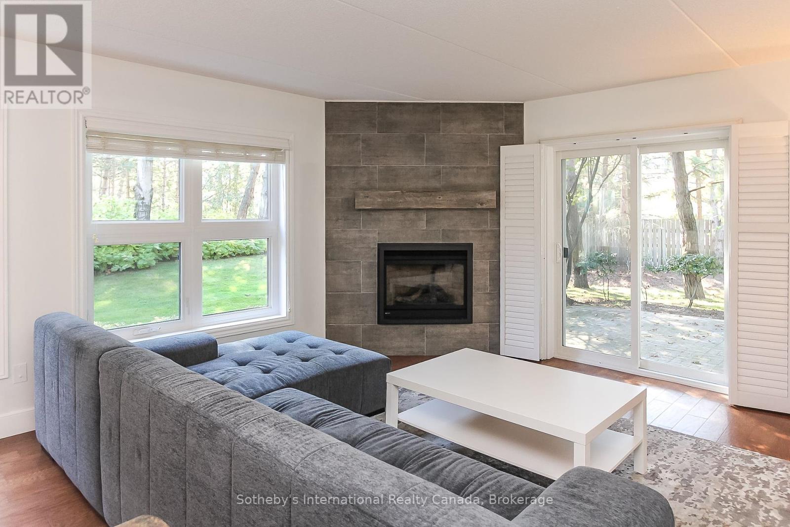 Photo 10 of 411 Mariners Way, Collingwood ON