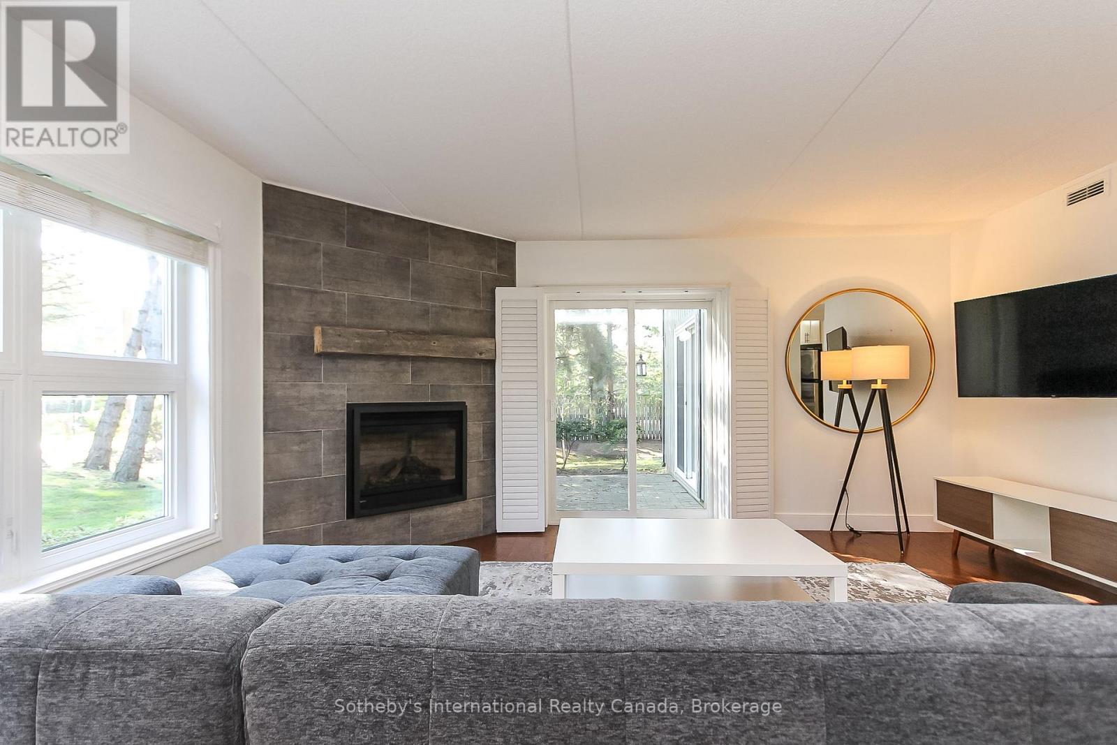 Photo 13 of 411 Mariners Way, Collingwood ON
