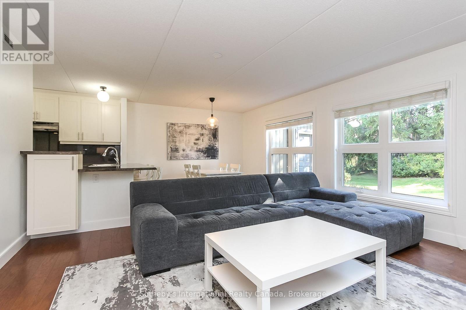 Photo 14 of 411 Mariners Way, Collingwood ON