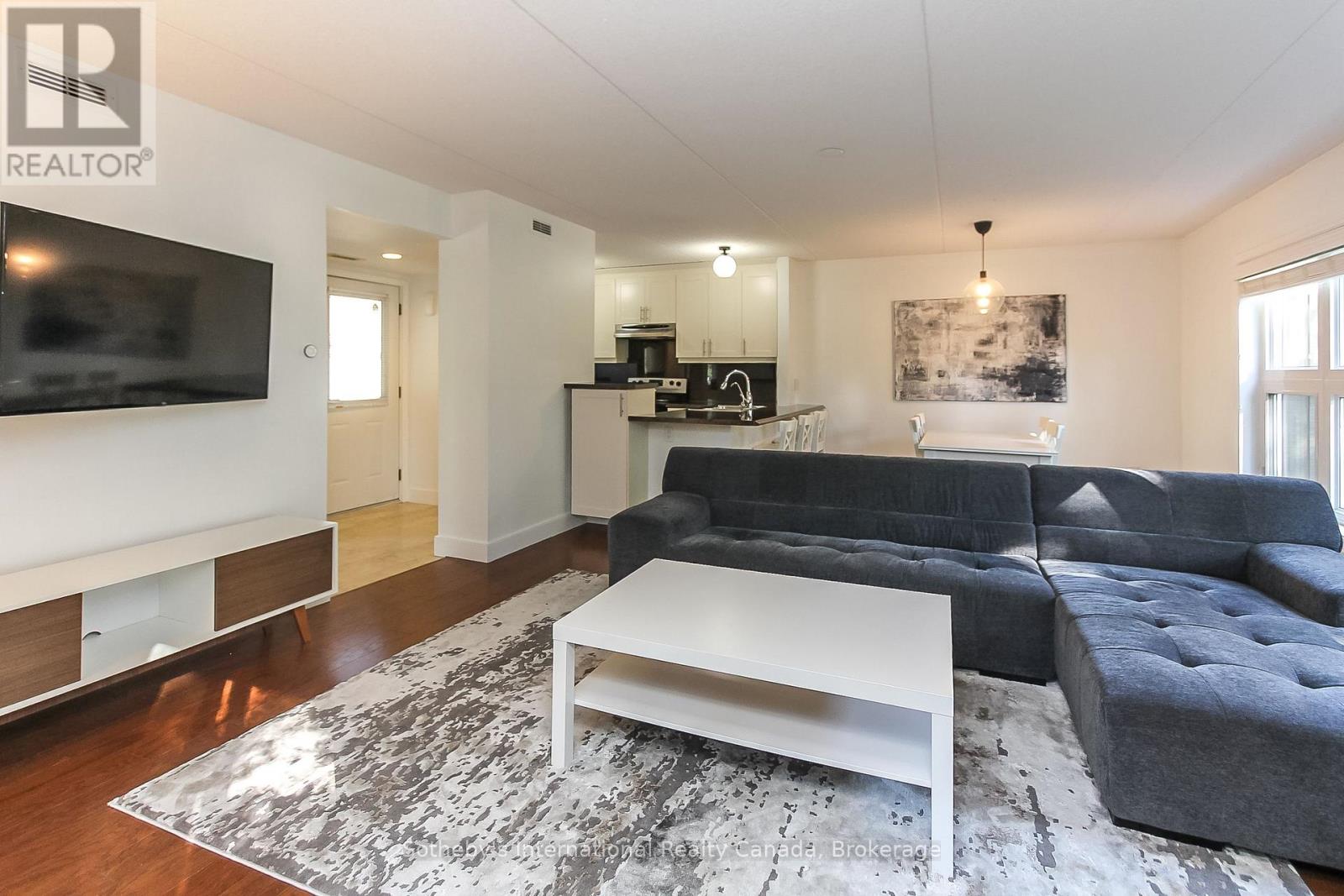 Photo 16 of 411 Mariners Way, Collingwood ON