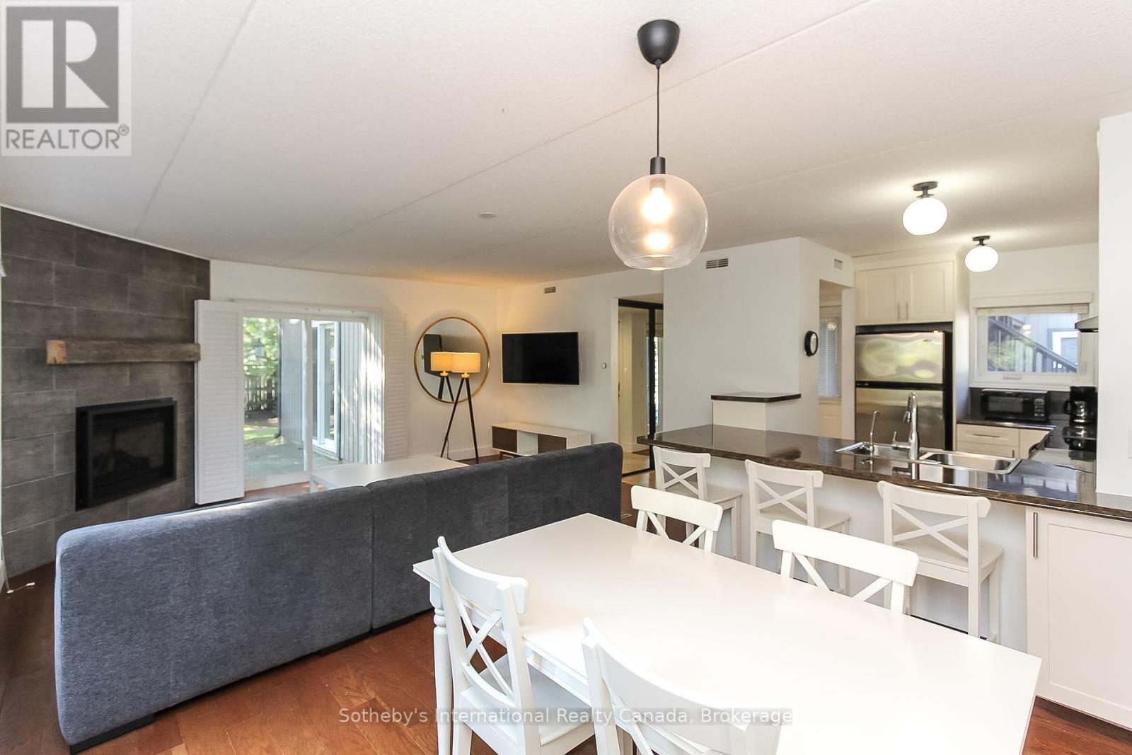 Photo 19 of 411 Mariners Way, Collingwood ON