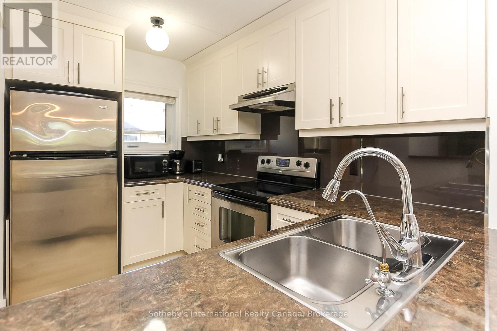 Photo 21 of 411 Mariners Way, Collingwood ON