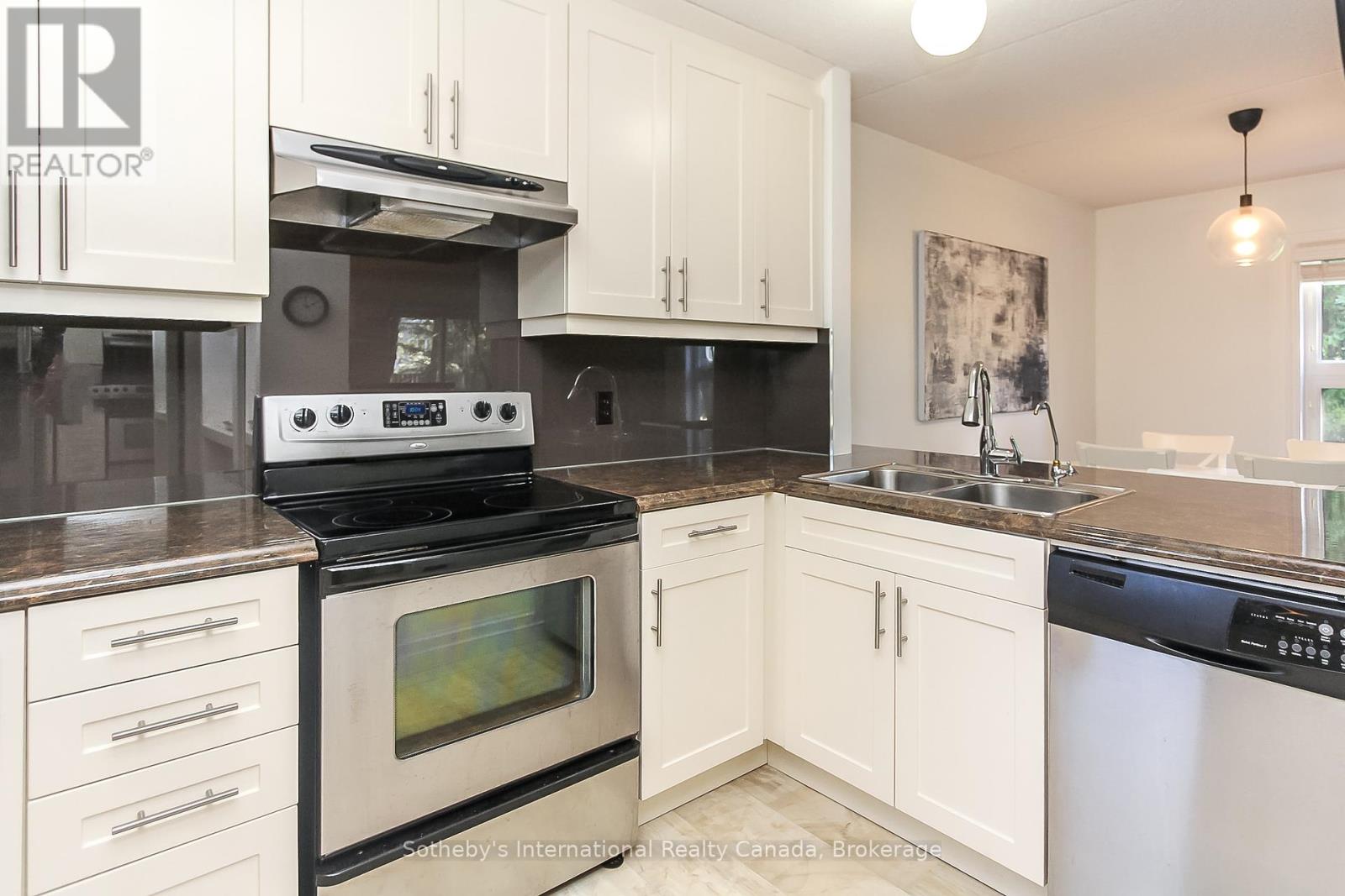 Photo 7 of 411 Mariners Way, Collingwood ON